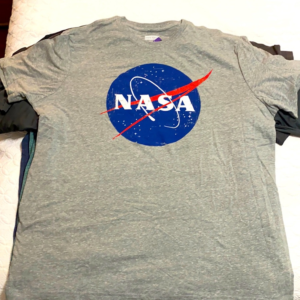 8 Men’s t-shirts XL
